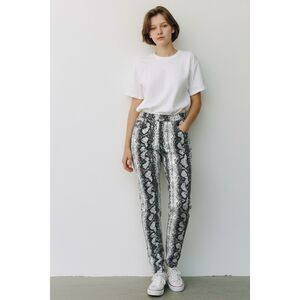 Tinseltown Junior Grey Snake Print 5-Pocket Stretch Slim Leg Jean Size 7 Zipper